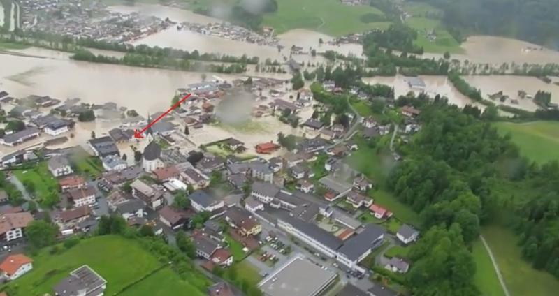 Überflutetes Kössen - von oben aufgenommenes Bild
